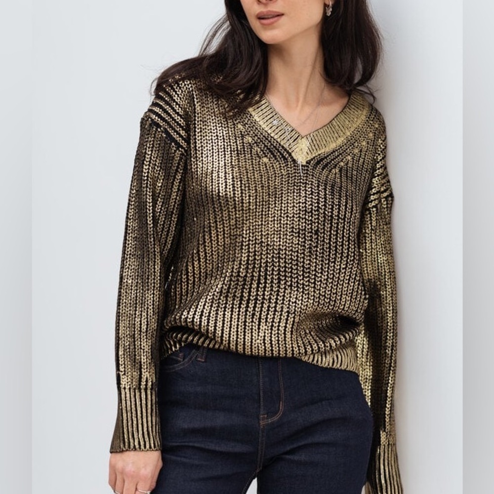Chic Black and Gold V-Neck Sweater - Picture 1 of 13